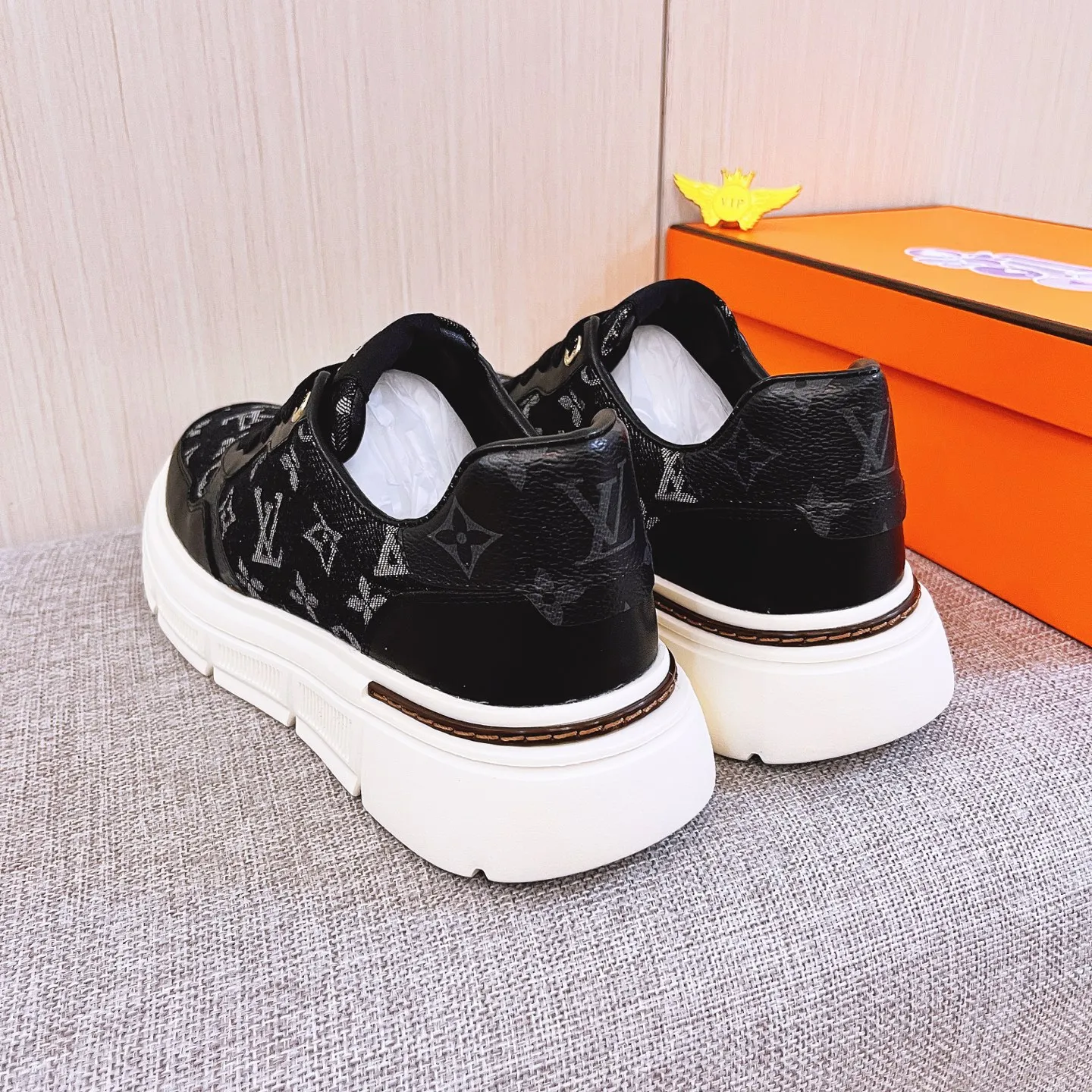 Men's shoes 💰 420 men's shoes 💰 [LV] 🔥 Louis Vuitton high-end men's shoes brand official website 1:1 latest masterpiece: uppers are made of Italian imported first-layer cowhide with comfortable and breathable lining ➕ original non-slip and wear-resistant outsole 🔥, making walking more convenient and comfortable! An exclusive new model, a stunning work, a beautiful 1:1 replica [color] compared to the official quality! Create a fashionable personality to set off your uniqueness! A must-have for trendy men! Classic 🔥Size: 38-44 Color: 🔥 2⃣️colors available🔥.
